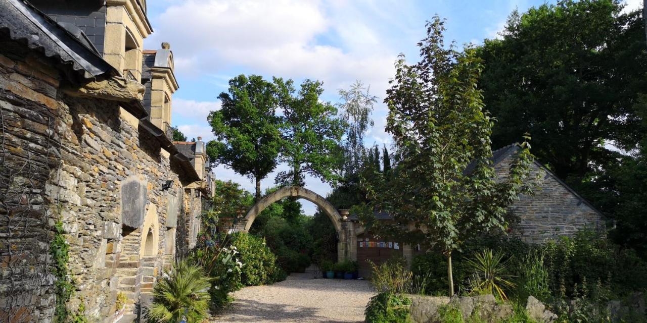 Le Clos Saint Fiacre Hotel Carentoir Exterior photo