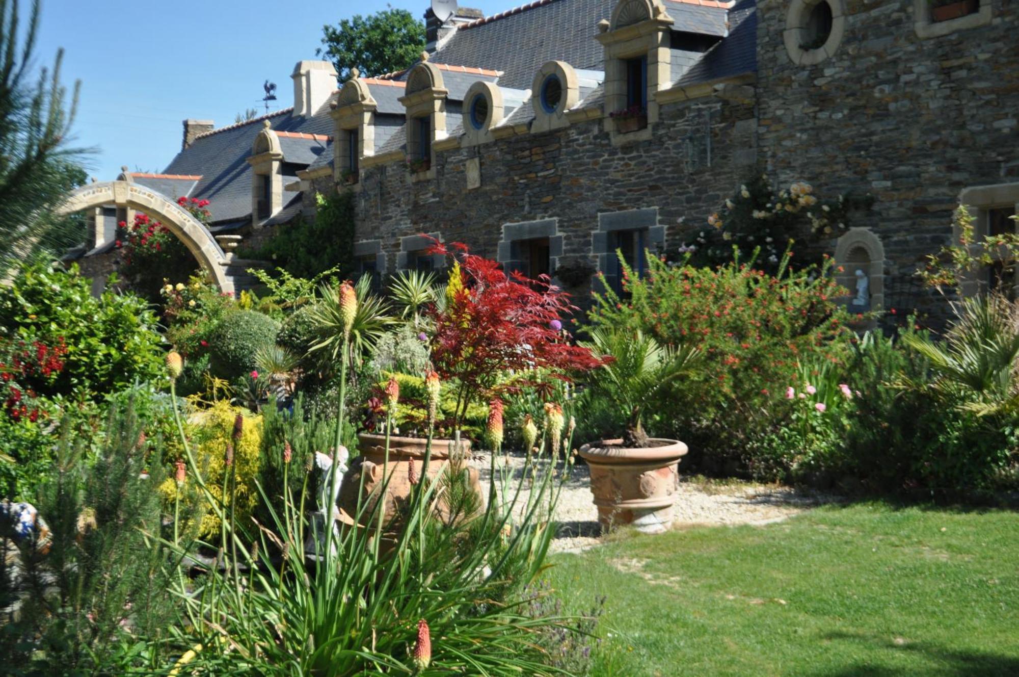 Le Clos Saint Fiacre Hotel Carentoir Exterior photo