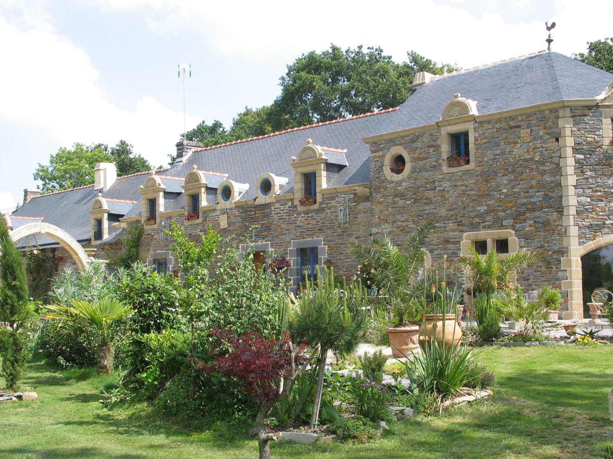 Le Clos Saint Fiacre Hotel Carentoir Exterior photo